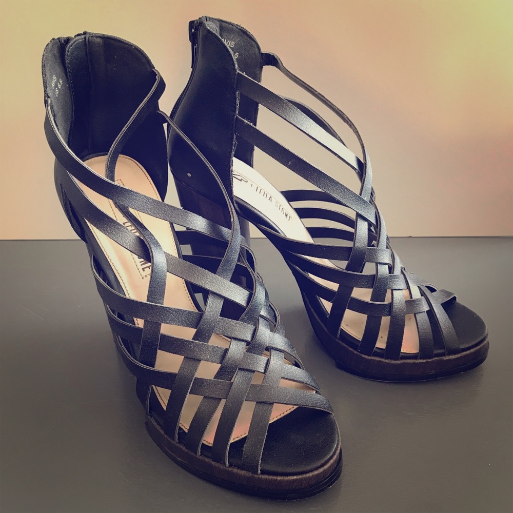 Leila Stone Strappy Chunky Heels